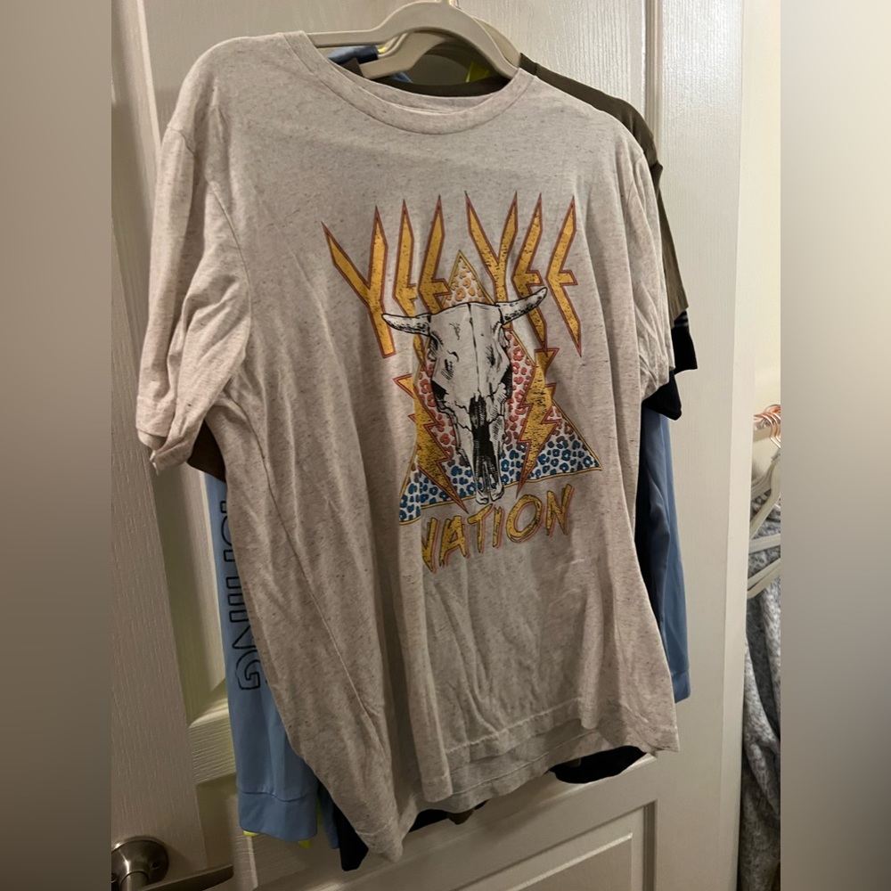 Tshirt and hat -
